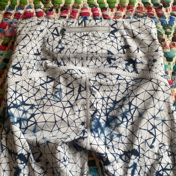 Lululemon Star Crush Crop Sz6 - Picture 3 of 6